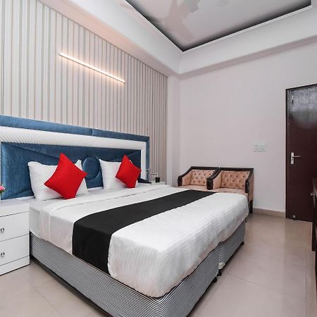 Capital O 16676 Near Noida City Center المظهر الخارجي الصورة