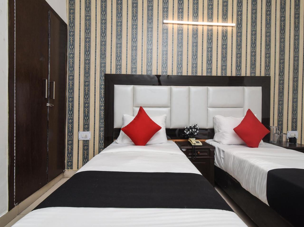 Capital O 16676 Near Noida City Center المظهر الخارجي الصورة
