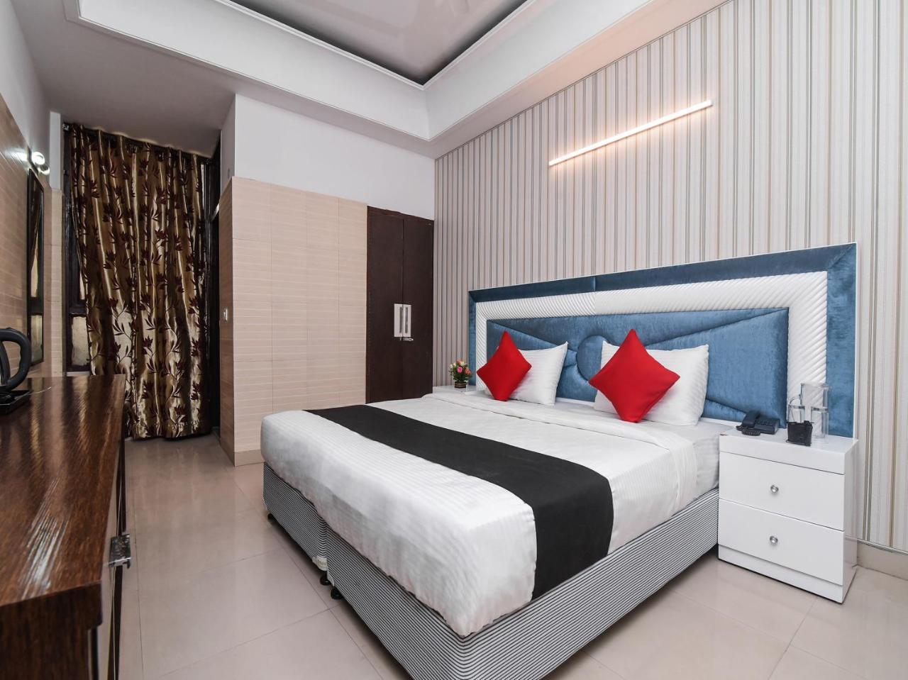 Capital O 16676 Near Noida City Center المظهر الخارجي الصورة
