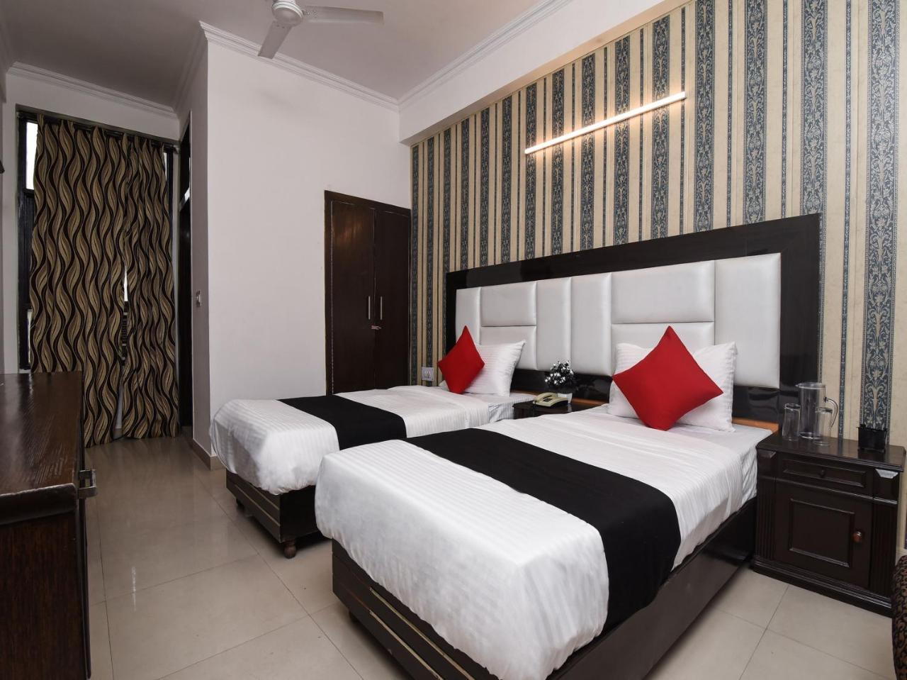 Capital O 16676 Near Noida City Center المظهر الخارجي الصورة