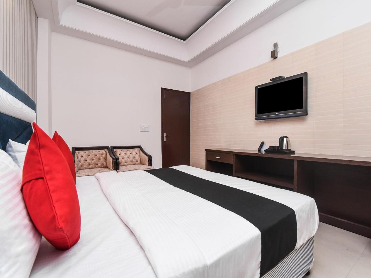 Capital O 16676 Near Noida City Center المظهر الخارجي الصورة