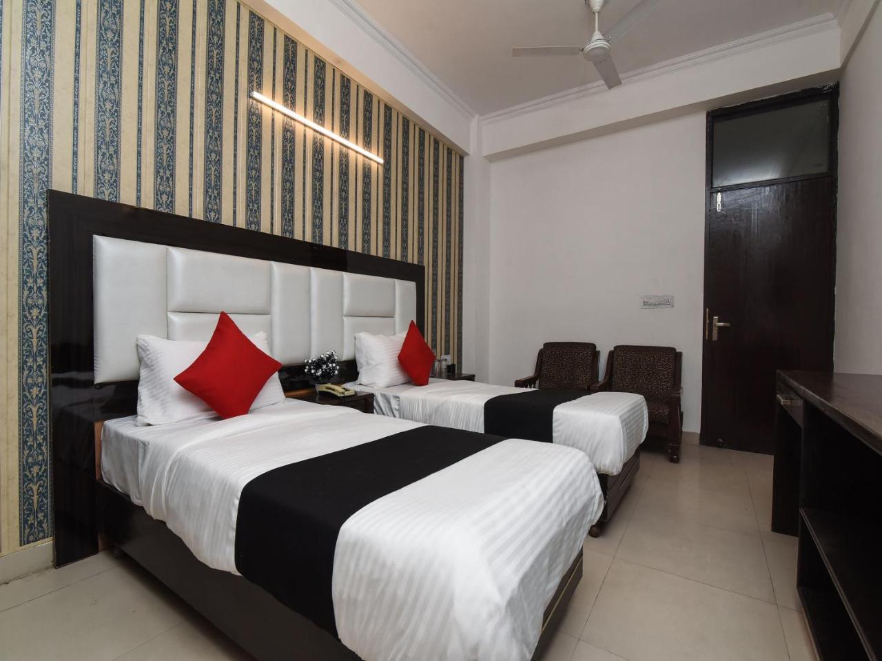 Capital O 16676 Near Noida City Center المظهر الخارجي الصورة