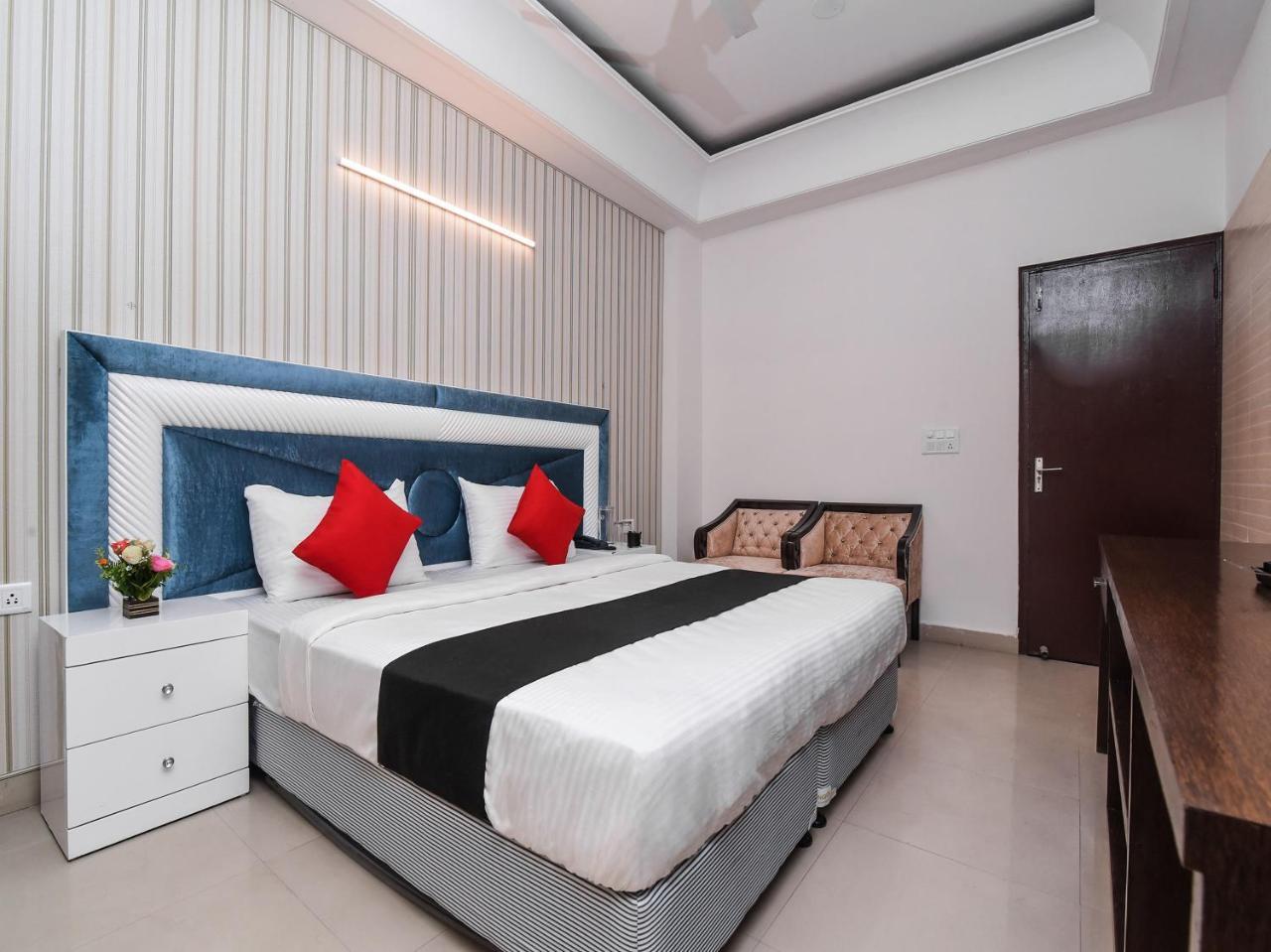 Capital O 16676 Near Noida City Center المظهر الخارجي الصورة