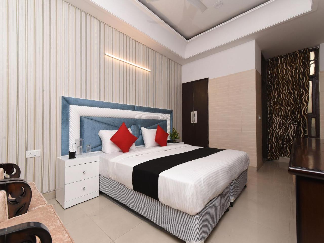 Capital O 16676 Near Noida City Center المظهر الخارجي الصورة