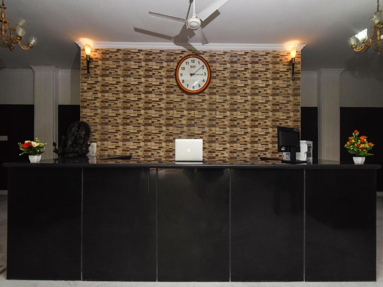 Capital O 16676 Near Noida City Center المظهر الخارجي الصورة