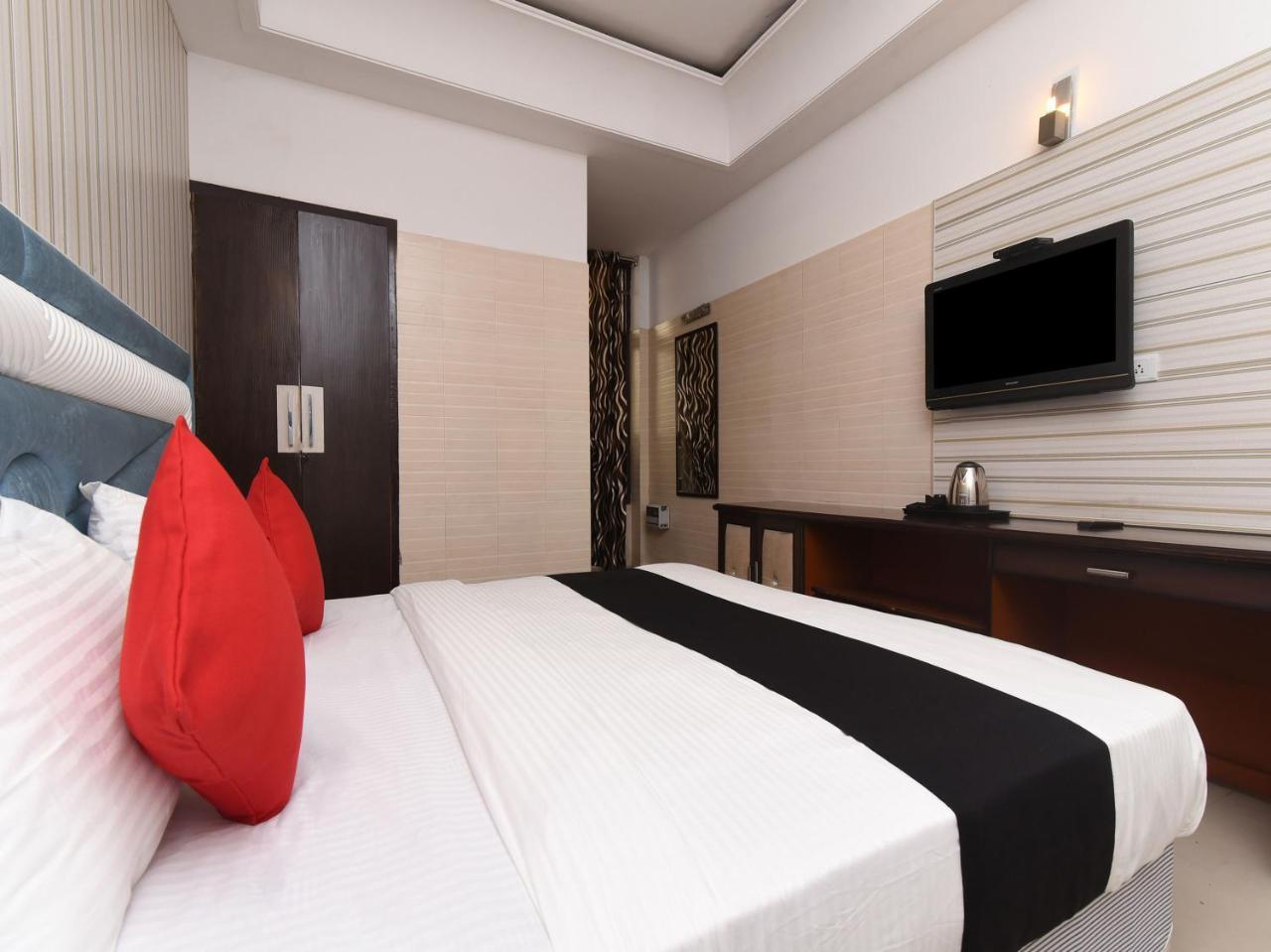 Capital O 16676 Near Noida City Center المظهر الخارجي الصورة