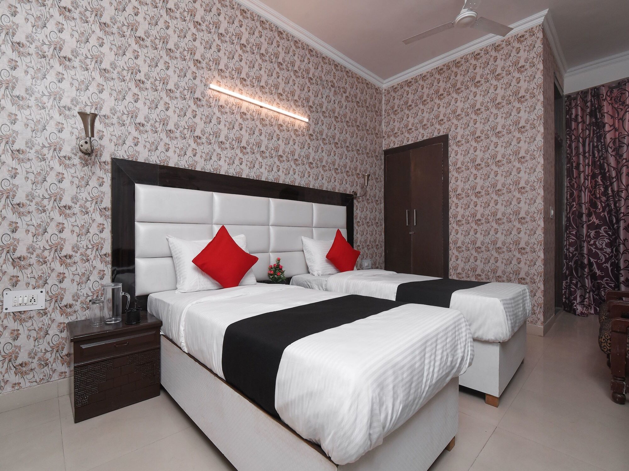 Capital O 16676 Near Noida City Center المظهر الخارجي الصورة